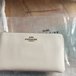 Coach Off-White Leather Wristlet